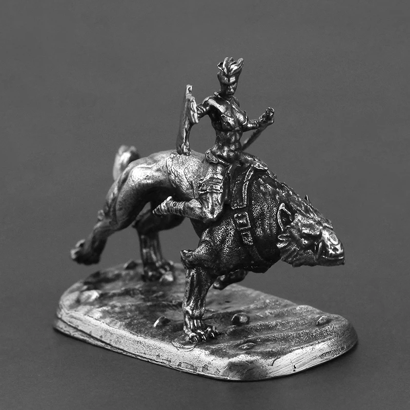 Orc Warrior Knight Soldier Action Figures Modello in metallo Regali per ragazzi Gioco da tavolo Pezzo Ornamento in miniatura Accessorio Prodotto finito
