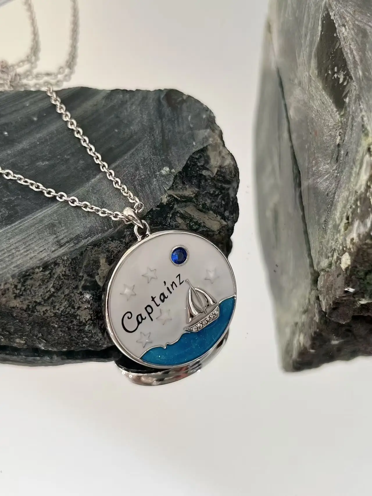 

Cross-border New Arrival Nautical Pattern Enamel Pendant Necklace Stylish, Unique, and Sophisticated Versatile Accessory