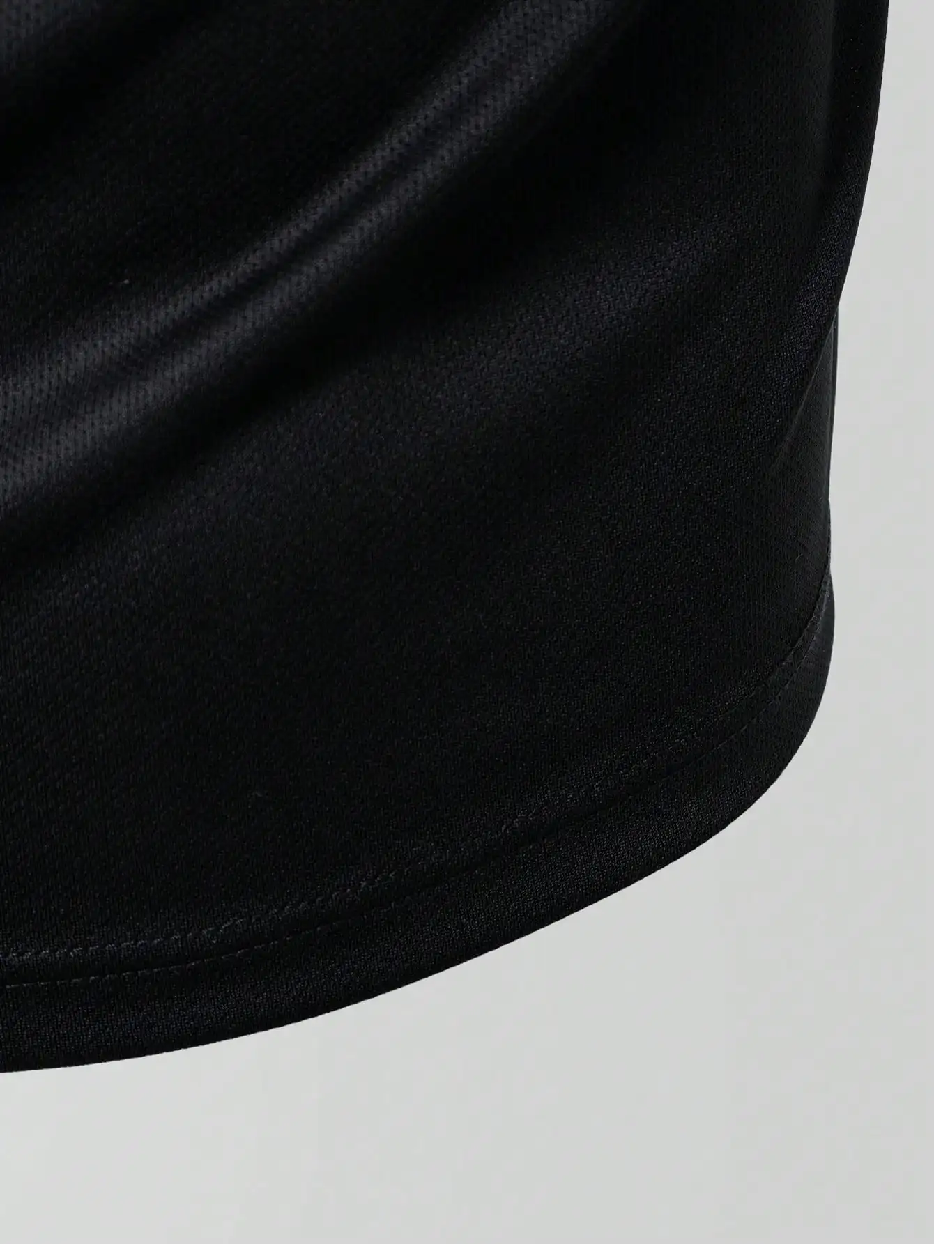 

Мужской спортивный жилет с капюшоном и завязками