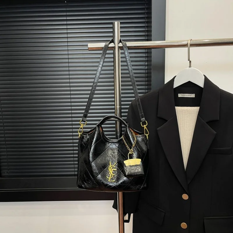 

High-End Women's Tote Bag Large Capacity Leather Commuter Business Leisure Solid Color Vintage Fashion