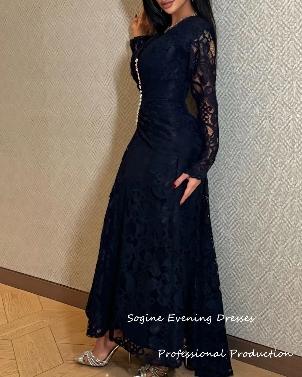 Koronkowe sukienki na studniówkę dla kobiet Koktajlowa suknia wieczorowa z dekoltem w szpic i wysadzanymi kryształkami eleganckimi sukienkami imprezowymi فساتين سهرات