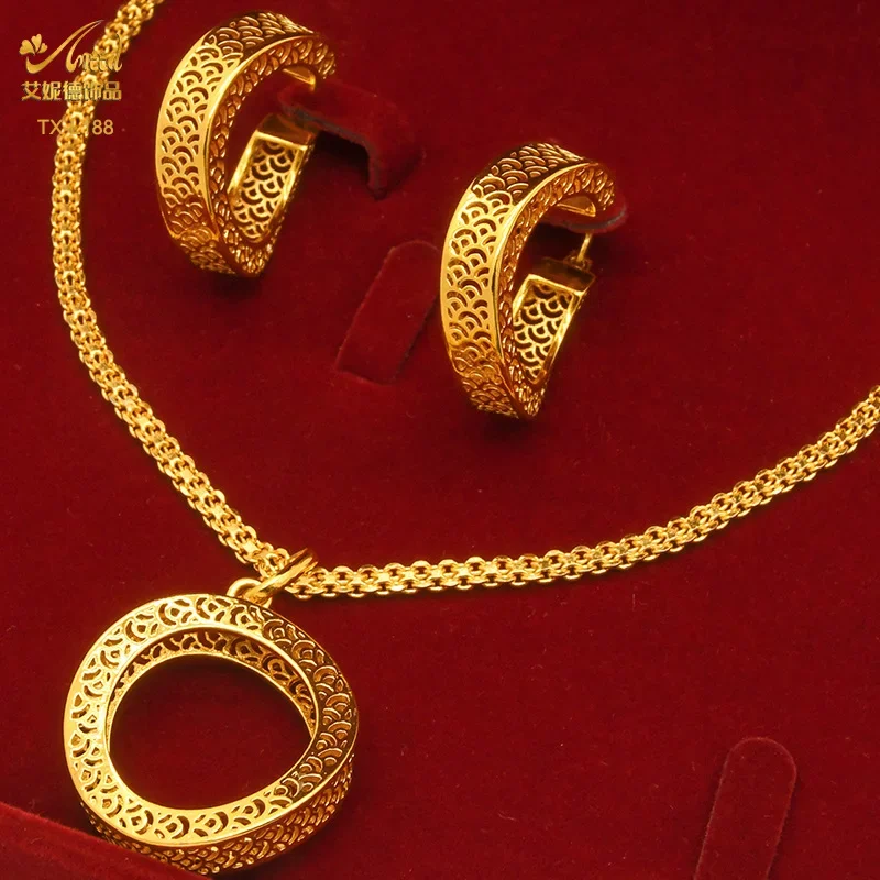 Set di gioielli in rame a due pezzi placcati in oro 24 carati India Dubai Jewelry orecchini con collana con geometria deformata in oro