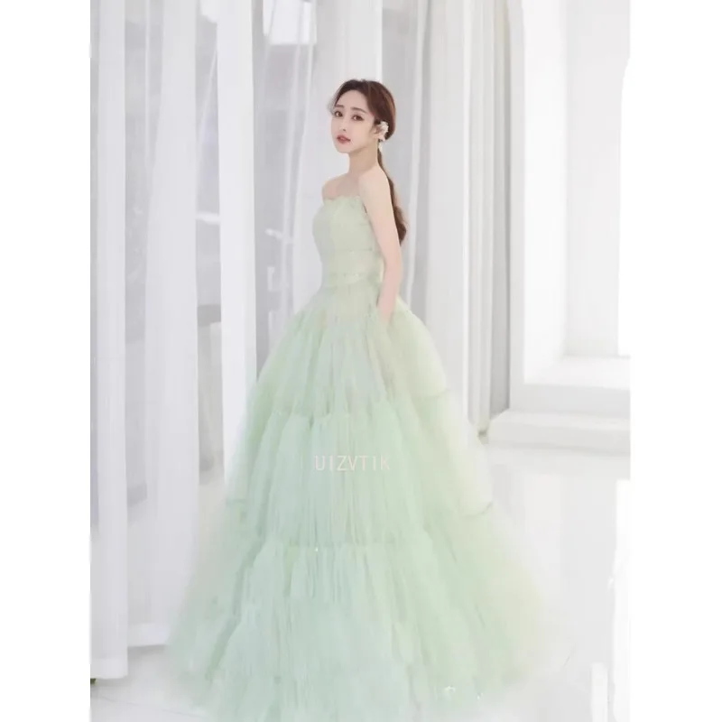 فستان زفاف كوري بسيط باللون الأخضر الفاتح لالتقاط الصور بدون حمالات ثنيات بطول الأرض فستان سهرة أنيق طويل لحفلات أعياد الميلاد