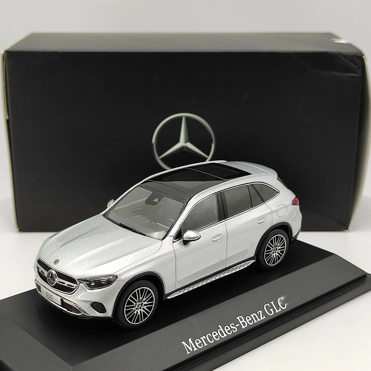 

Diecast GLC 1/43 Scale Mercedes-Benz GLC Coupe Alloy Model Ornament Silver Collectible Toy Gift Souvenir Display Ornament