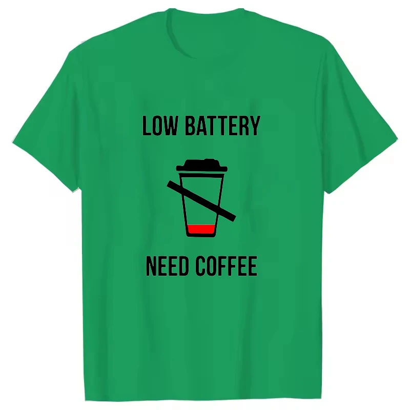 T-Shirt mit Aufdruck „Niedriger Batteriestand: Kaffee braucht“ – Lustiges Unisex-Freizeitshirt mit Rundhalsausschnitt für Damen und Herren, Sommerliches, cooles, lockeres Kurzarm-Oberteil – Detail 4