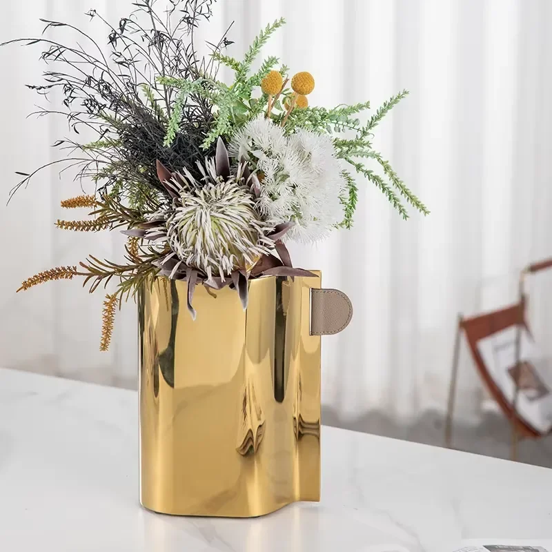 Metal Vase Customization Light Luxury Gold Mirror 304 Stainless Steel Vase High-end Hotel Villa Desktop Leather Vase