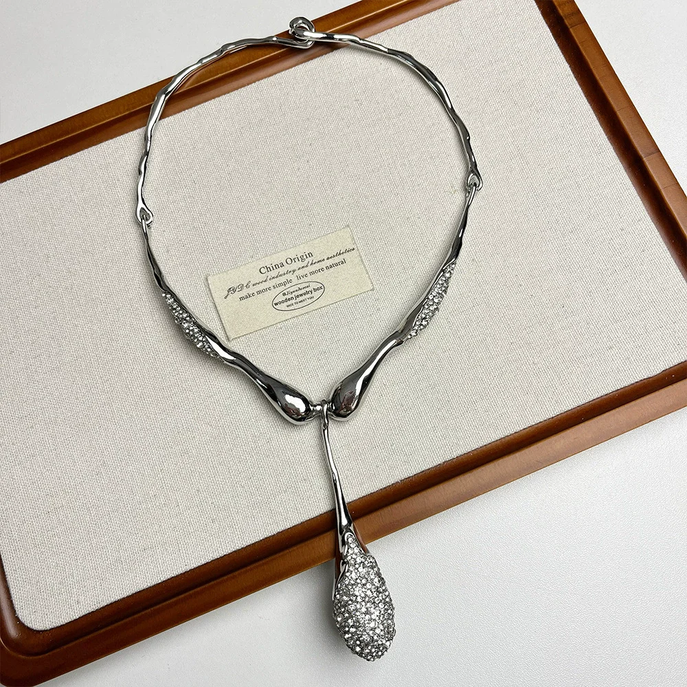 المألوف المعادن تقسم بشكل غير منتظم حجر الراين قطرة الماء قلادة طوق أنيق العصرية قلادة المرأة مجوهرات اكسسوارات