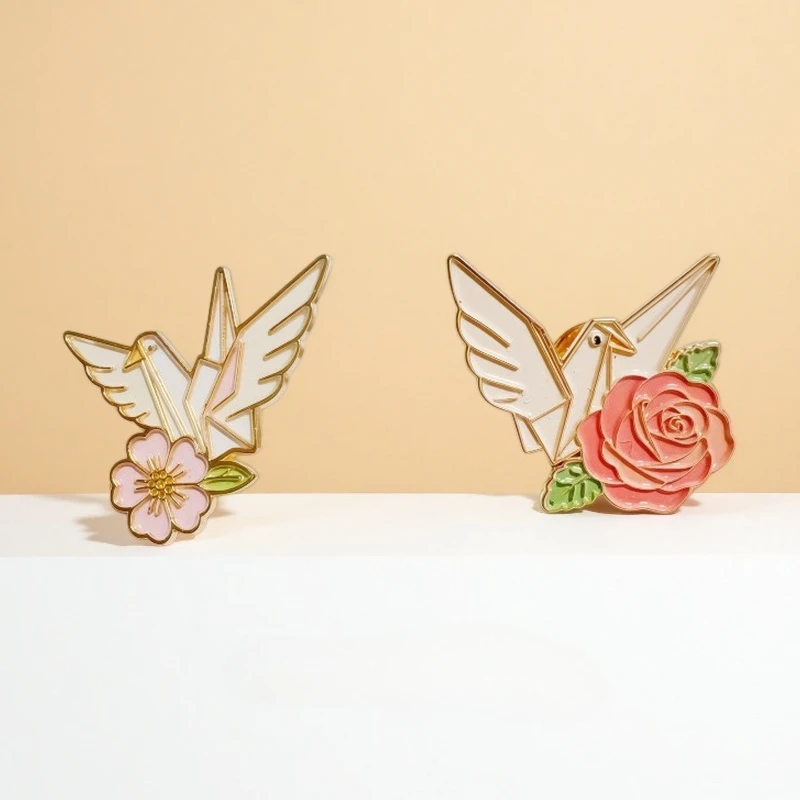 Cute Japanese Flower Origami Crane Brooch Casual Fashion Commute Badge Cartoon Gift Pin DIY Clothing Bag Hat T-shirt Jeans Decor