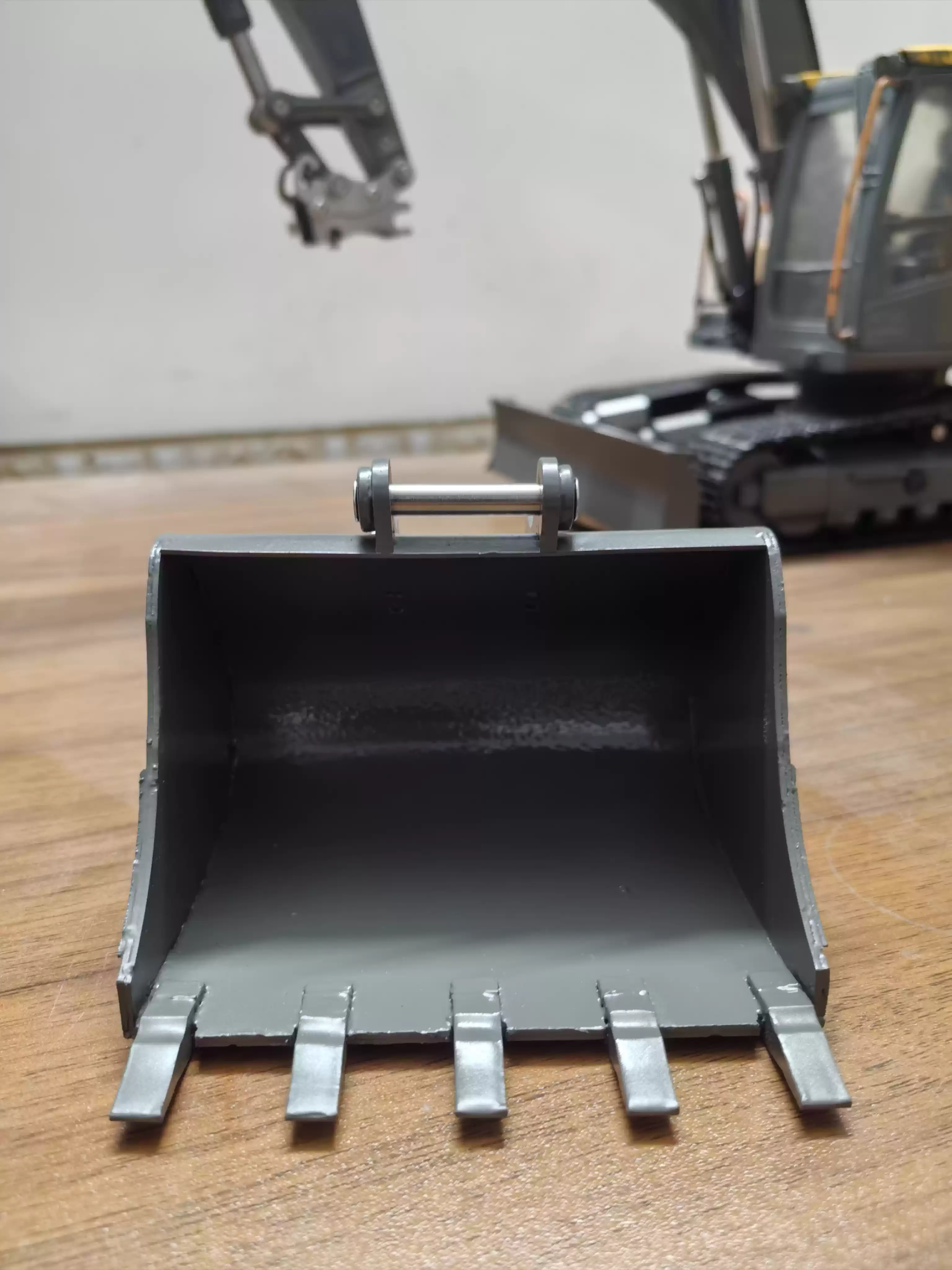 

Винтовой гидравлический экскаватор Double Eagle E010/E111, модифицированный металлическим ковшом и скальным ковшом!