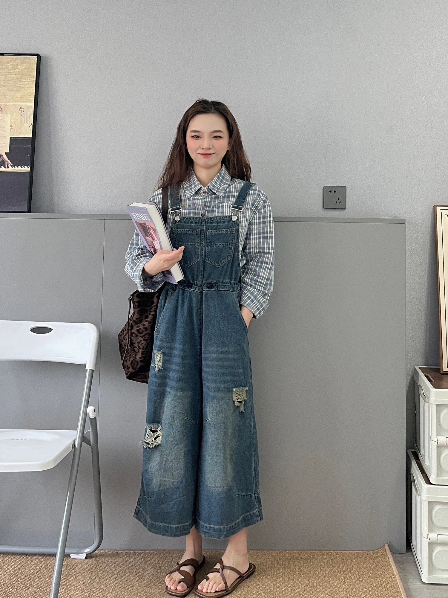 

Джинсовый комбинезон Sumui150 с высокой талией, повседневный, с рваным дизайном, длинные брюки, визуально удлиняющие силуэт, весна-лето, женская одежда