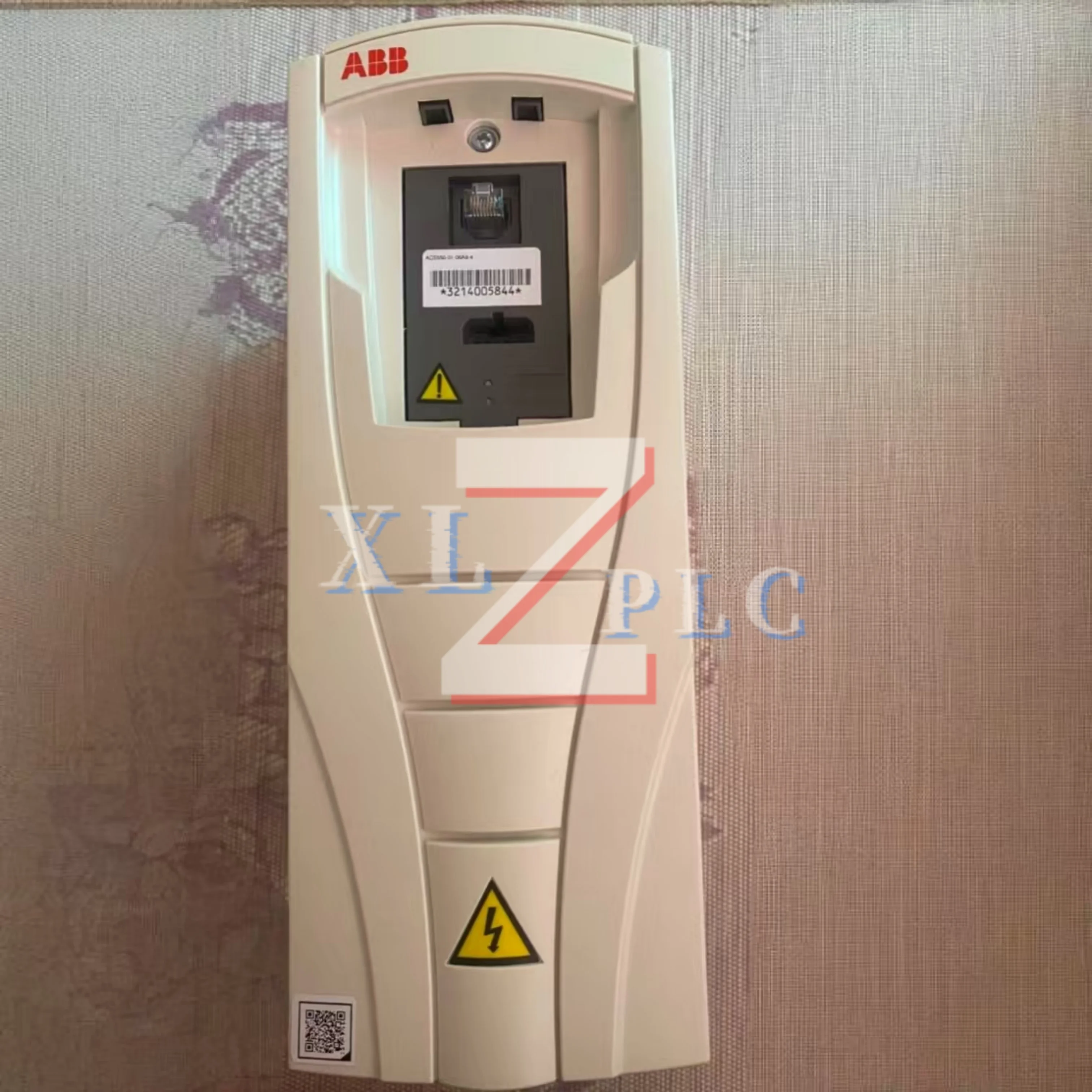 العاكس الجديد في المخزون ACS550-01-05A4-4 ACS550-01-06A9-4