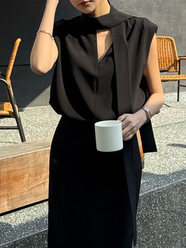 

Minimalist Vintage Style Women's Sleeveless Shirt V-Neck Suiting Summer New Arrival Lightweight Fashion Korean Loose Fit Poly...