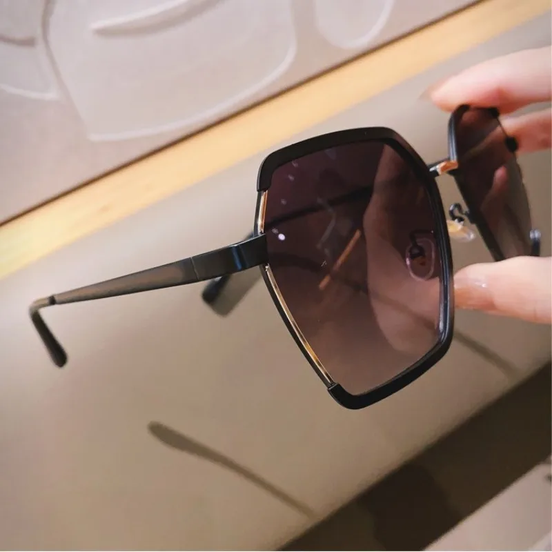 Una spedizione oversize mezza montatura sfumatura di colore occhiali da sole quadrati donne uv400 TR occhiali da sole da esterno durevoli Gafas DE SOL