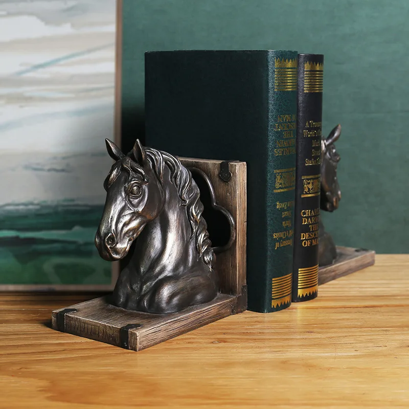 Рисунок 2 - украшение для книжной стойки с животными