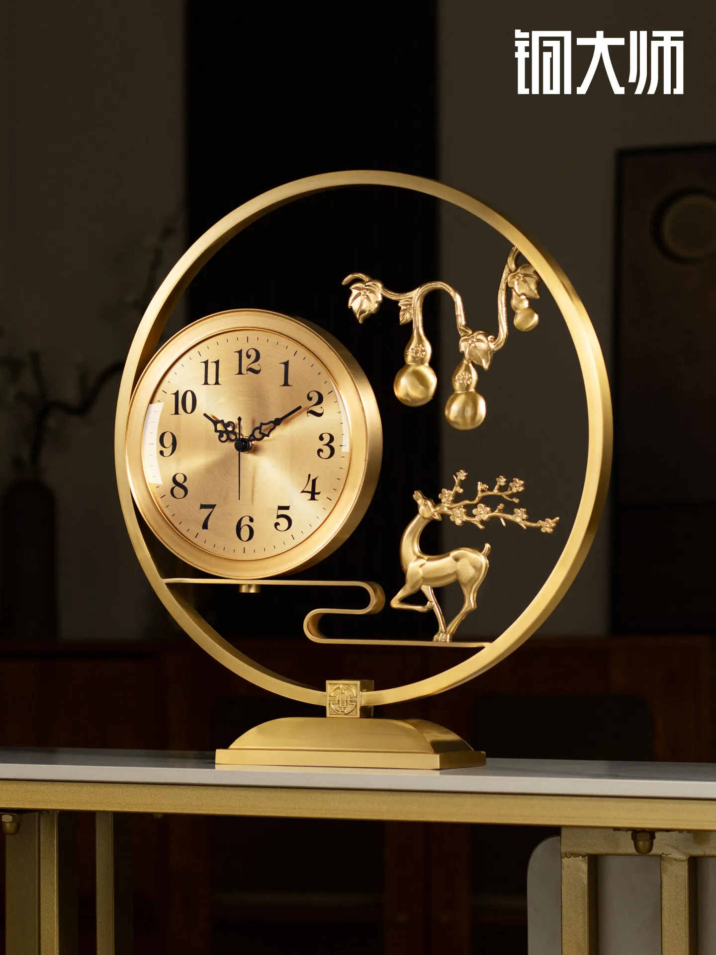 Luxury Brass Desktop Clock Artistic Hollow Sculpture Silent Non-ticking Movement Stylish Home Living Room Decor Nice Gifts