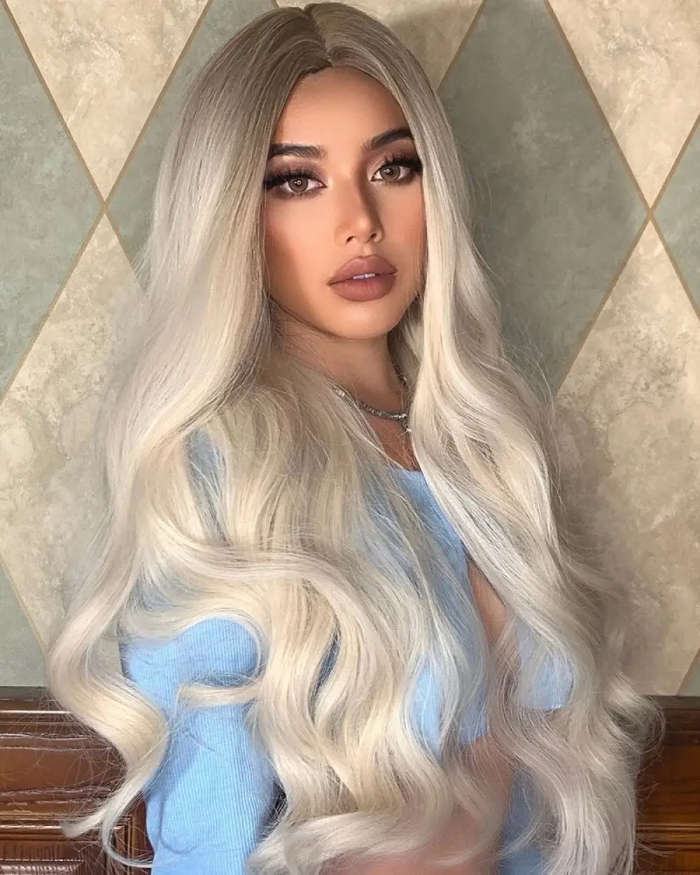 Perruque Lace Front Wig synthétique ondulée Blonde platine, cheveux naturels ombrés, racines blondes cendrées, 10%, Cosplay quotidien mixte, 13x4 HD