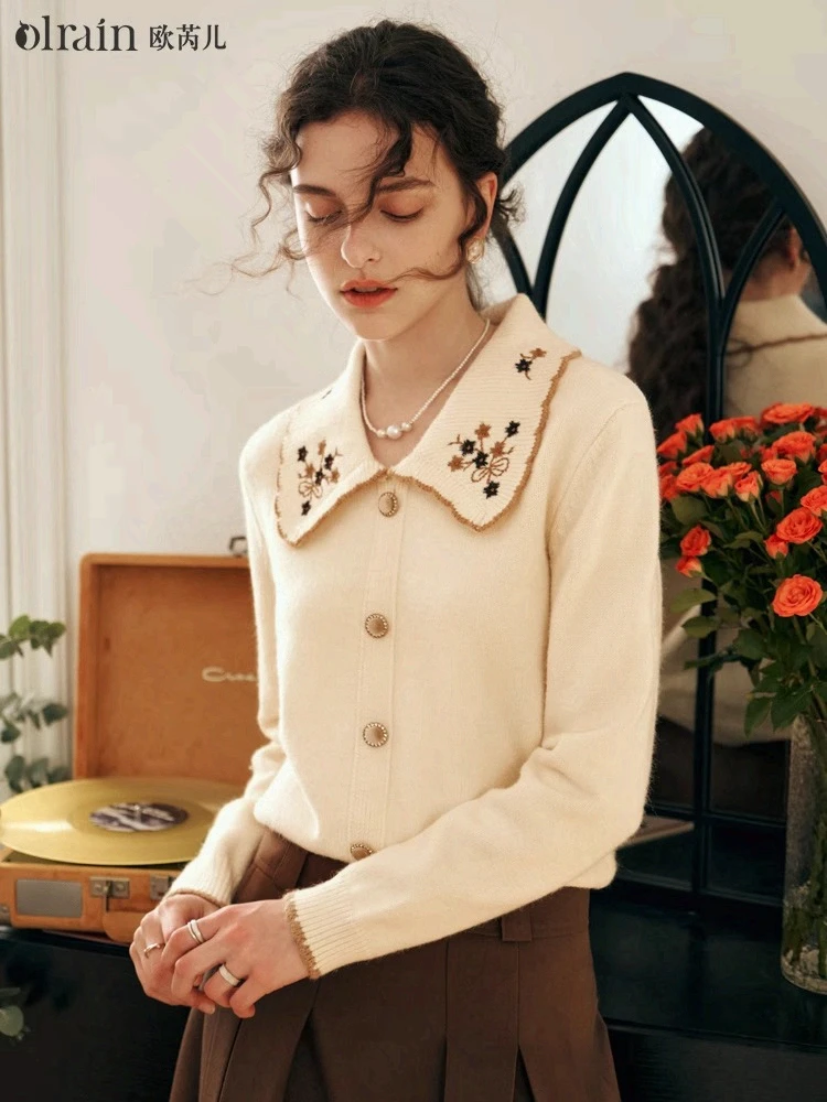 

OLrain французский женский осенний свитер, новинка 2025, свободные топы с кукольным воротником в стиле ретро, мягкие пуловеры с длинными рукавами, женские O23DM69031