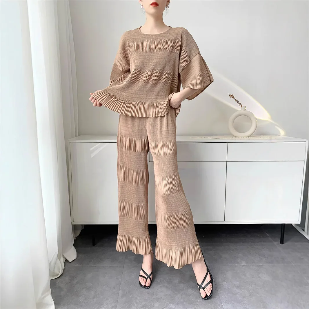 

Miyake Style Pleated Set for Women's 2025 Summer New Top + Pants Temperament Age-reducing Comfortable and Casual Two-piece Set