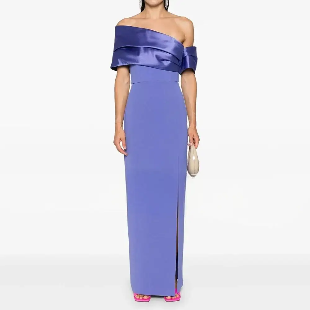 Abito strutturato con spalle scoperte |   Vita aderente personalizzata, guaina con design plissettato, abito da sera formale فسات Бmaveraات