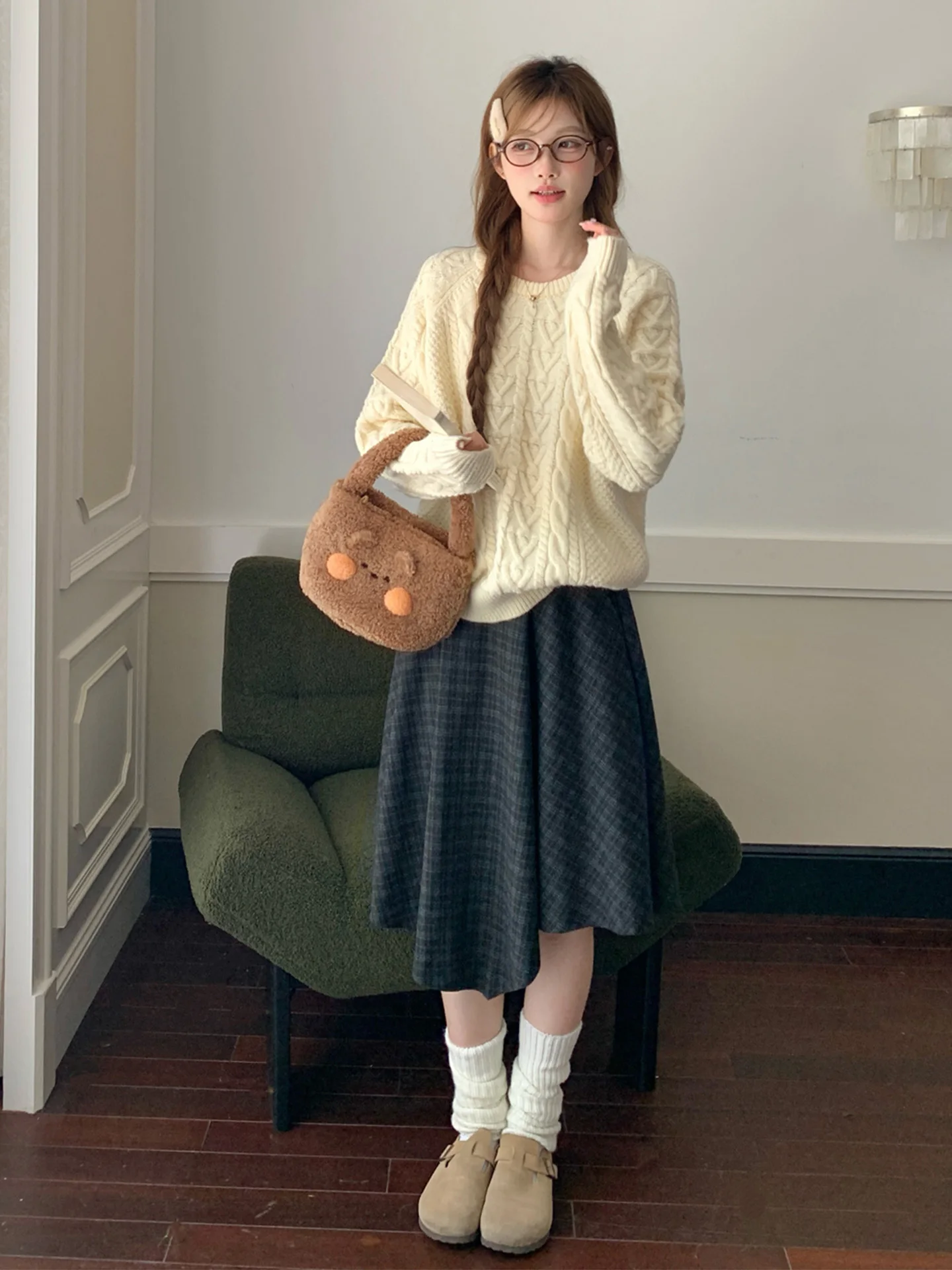 

Tokyo Seasonal Record JK Lazy Sle Свободный цветной накладной свитер для похудения Универсальный черно-коричневый клетчатый комплект с длинной юбкой