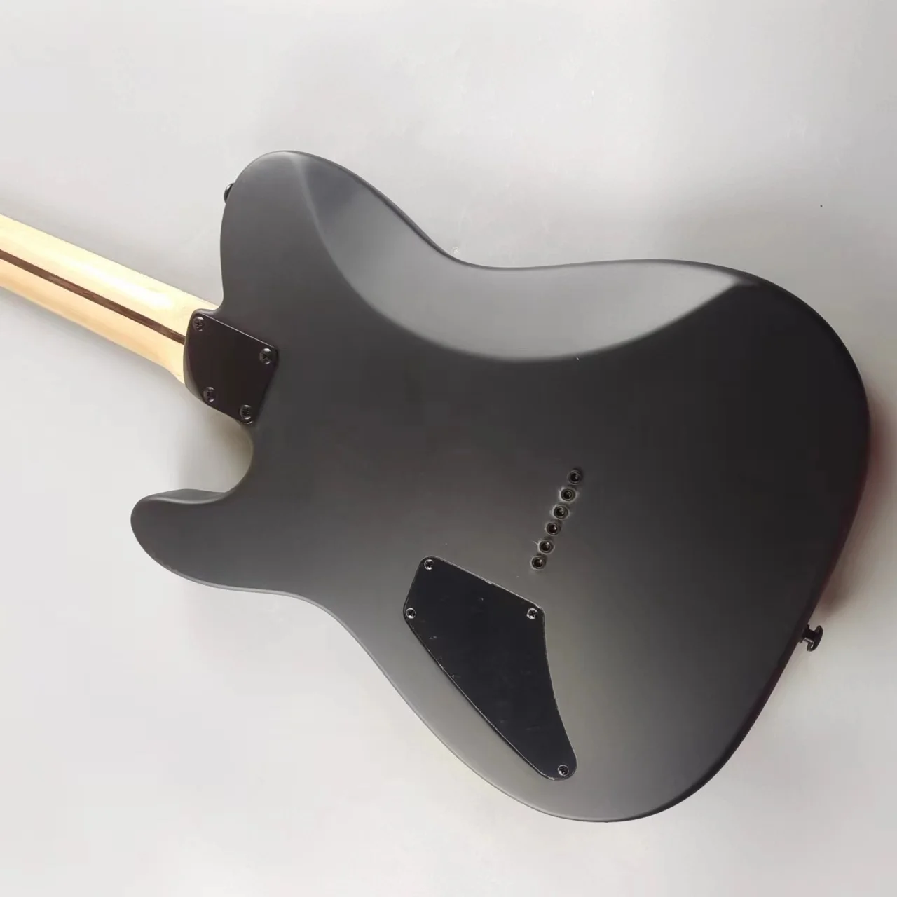 Tailai electric guitar, imported wood and environmentally friendly paint, black matte, EMG pickup, good sound quality, lightning