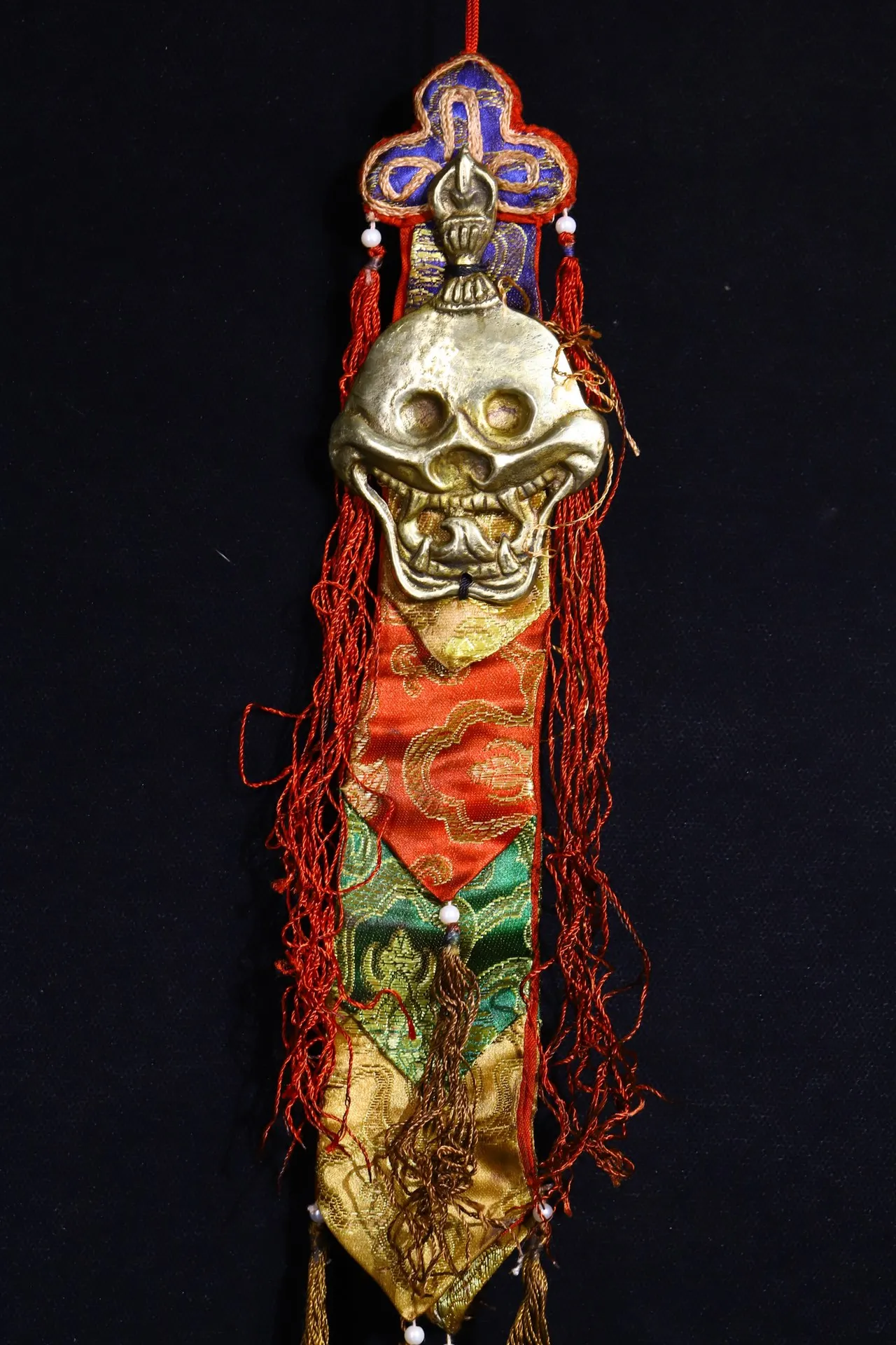 

20"Tibetan Temple Collection Old Bronze Cinnabar Skull Head Amulet hand sewn prayer flags pendant Town house Exorcism