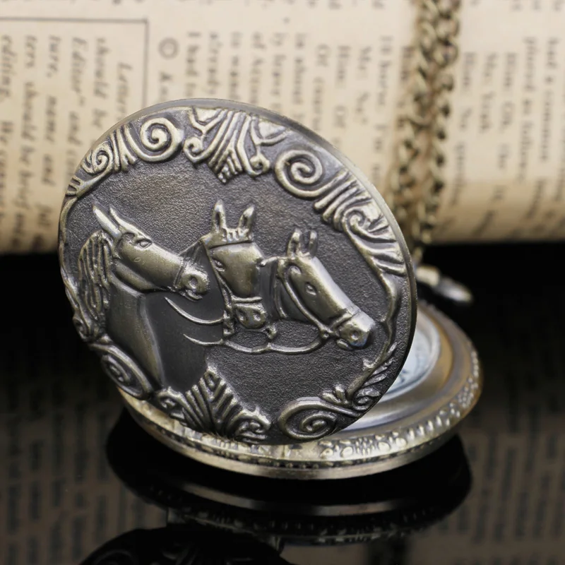 خمر ثلاثة الحصان نمط الكوارتز قلادة كبيرة ساعة الجيب الرقمية الوجه الهاتفي Ntique نموذج Tuo الجدول تنقش ساعات الجيب