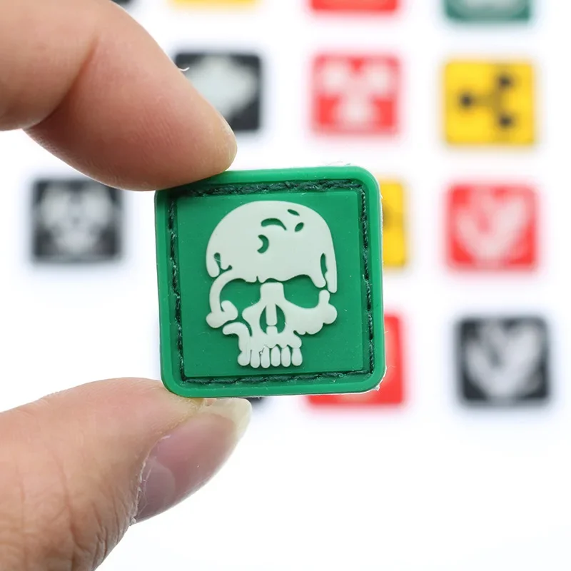 Mini PVC Military Patch Biohazard Emblem Skull Badges 3D Rubber Fabric Radiation Sign Maple Leaf Bear Paw Hook Loop Square Patch