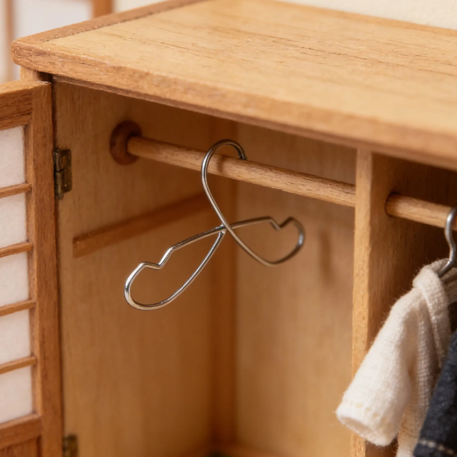 5Pcs Mini Clothes Hangers Space-Saving Metal Miniature Garment Rack for Dollhouse Wardrobe Accessories Baby Dress Hangers Mini