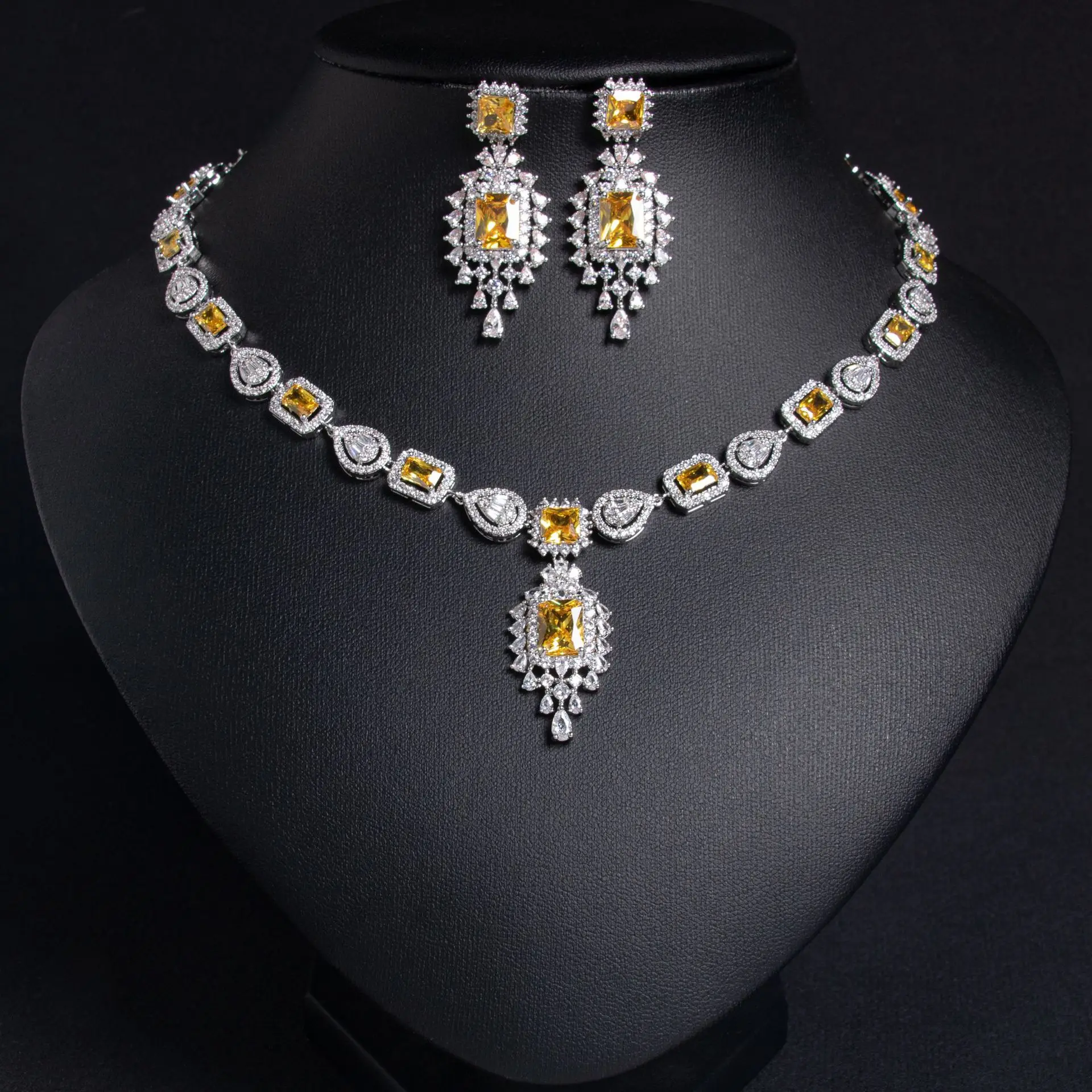 

hot-selling European and American bridal jewelry, retro zircon earrings, necklace set, heart-shaped full diamond luxury pendant