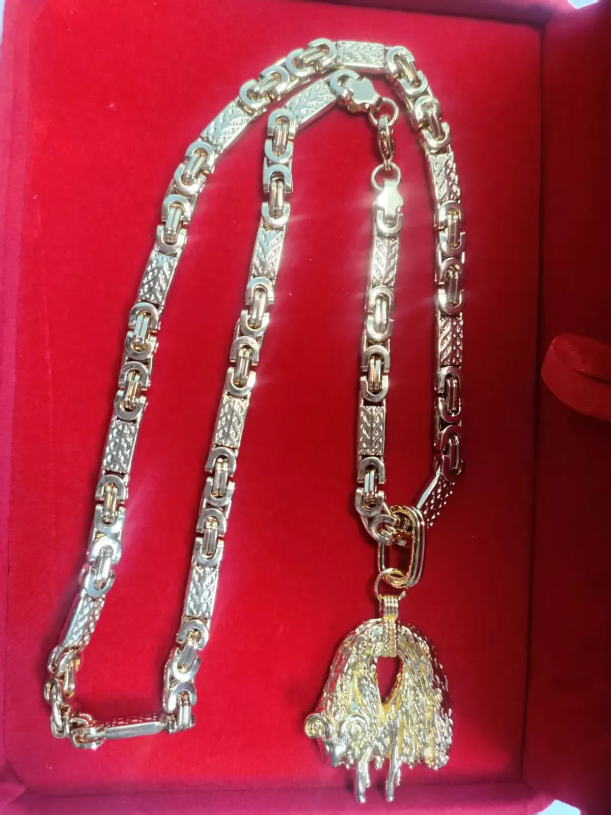 

WWI Austro Hungarian Empire Medal Gold Wool Badge Gold Necklace Version with Box Free Shipping