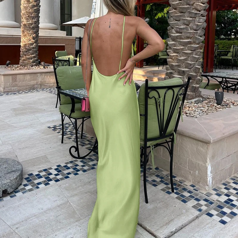 ชุดเดรสผ้าซาตินสีเขียวทรงหลวมเซ็กซี่สำหรับผู้หญิง แฟชั่นปี 2025 แบบเปิดไหล่ข้างเดียว แขนกุด ยาวแบบแม็กซี่ ดีไซน์หรูหรา เปิดหลัง เหมาะสำหรับงานปาร์ตี้