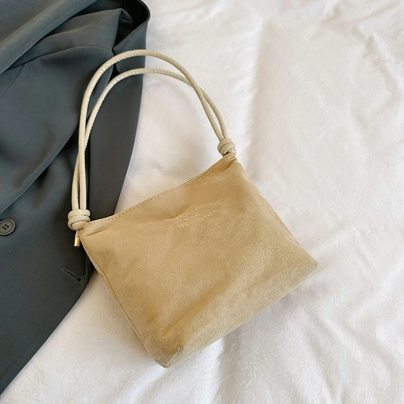 Damen-Handtasche aus Wildleder mit großer Kapazität und Buchstabenmuster, magnetische Schnalle, Samt, PU-Unterarmtasche im Retro-koreanischen Stil – Detail 26