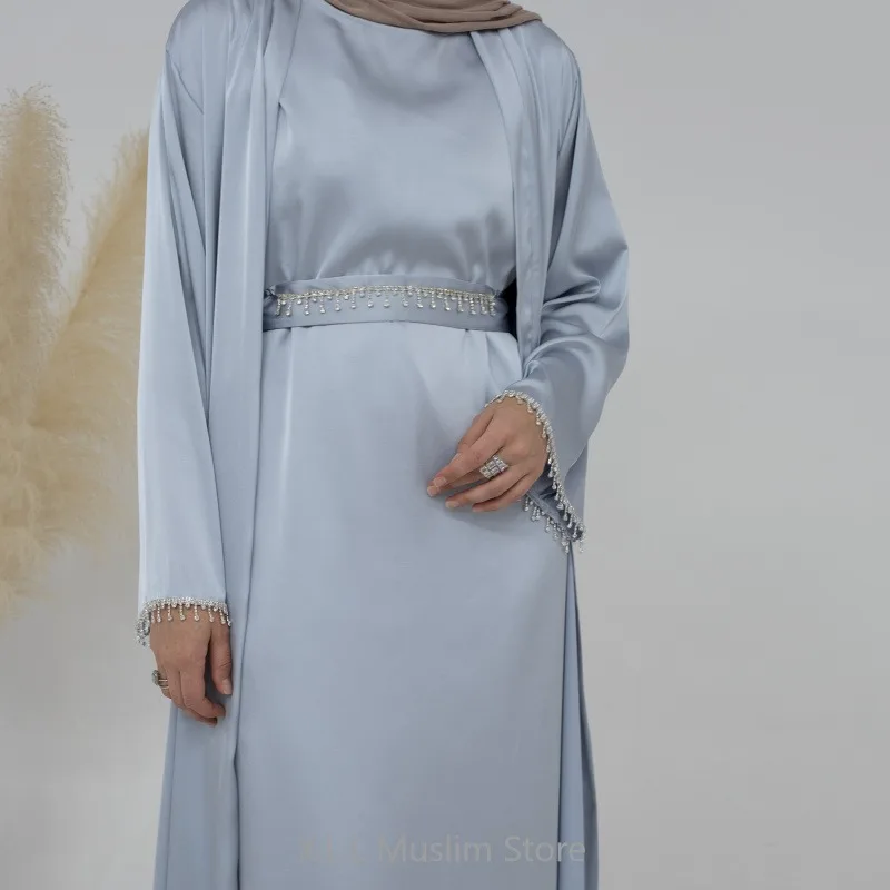 Abaya cetim monocromático para mulheres, kaftan bege, roupas islâmicas, caftan luxuoso, Dubai Abayas, conjunto de 2 peças, 2024