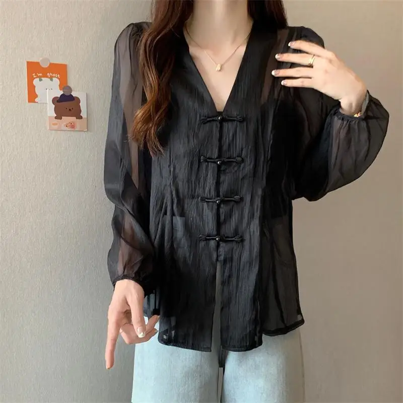 Loose Plus Size Women\'s New Chinese Retro Button V-neck Long Sleeved Top Summer Single Breasted Shirt