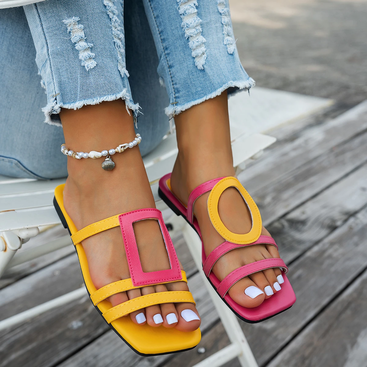 2026 Damen Sommer Neue Outdoor Rutschfeste und Verschleißfeste Freizeitpantoffeln Große Größen Modische Farbblock-Sandalen – Detail 6