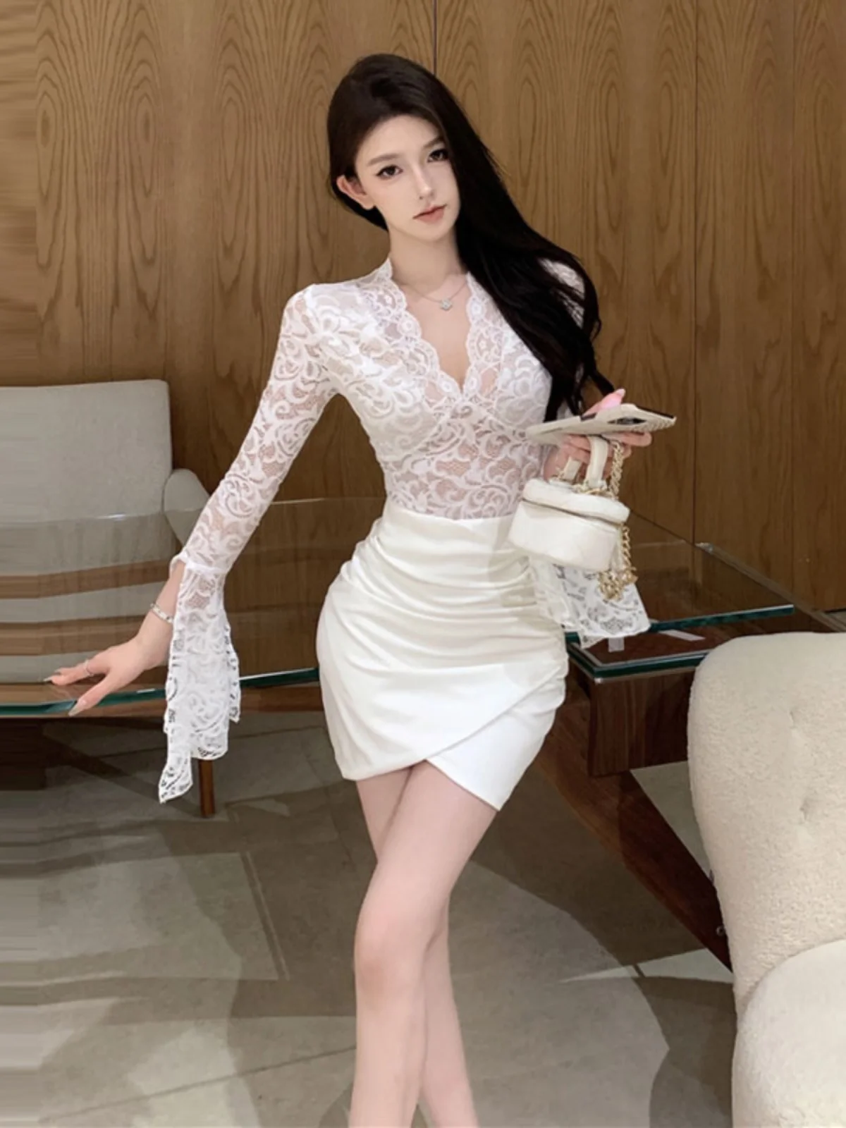 

Сексуальный комплект из кружевного топа и юбки: весенняя мода, элитный чувственный женский стиль, короткий рукав, V-образный вырез, хлопок, удобная посадка, идеально для свидания