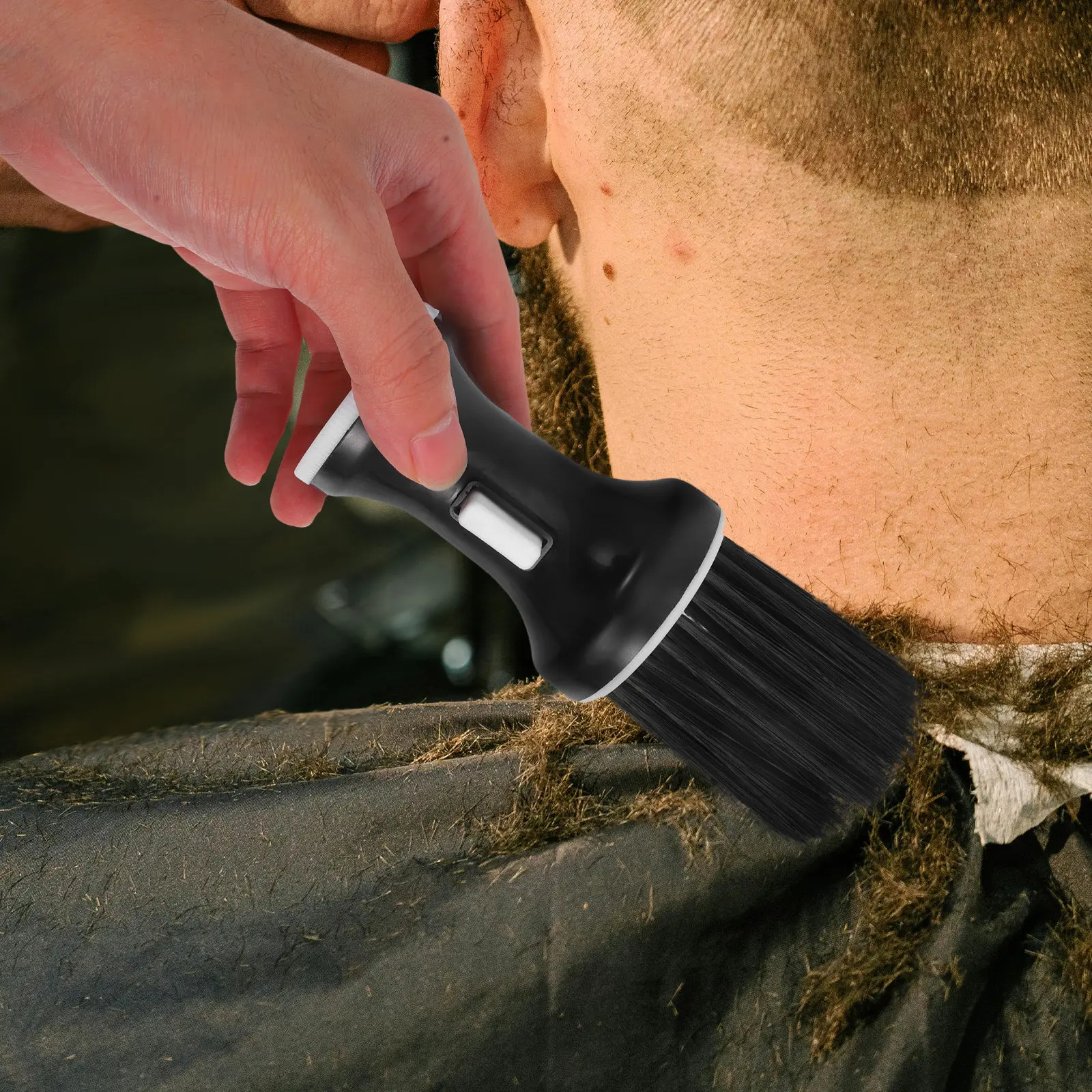 

2Pcs Cleaning Hair Brush for Barbers Dense Bristles Neck Duster Powder Filler Comfortable Skin Safe Design Salon Supplies