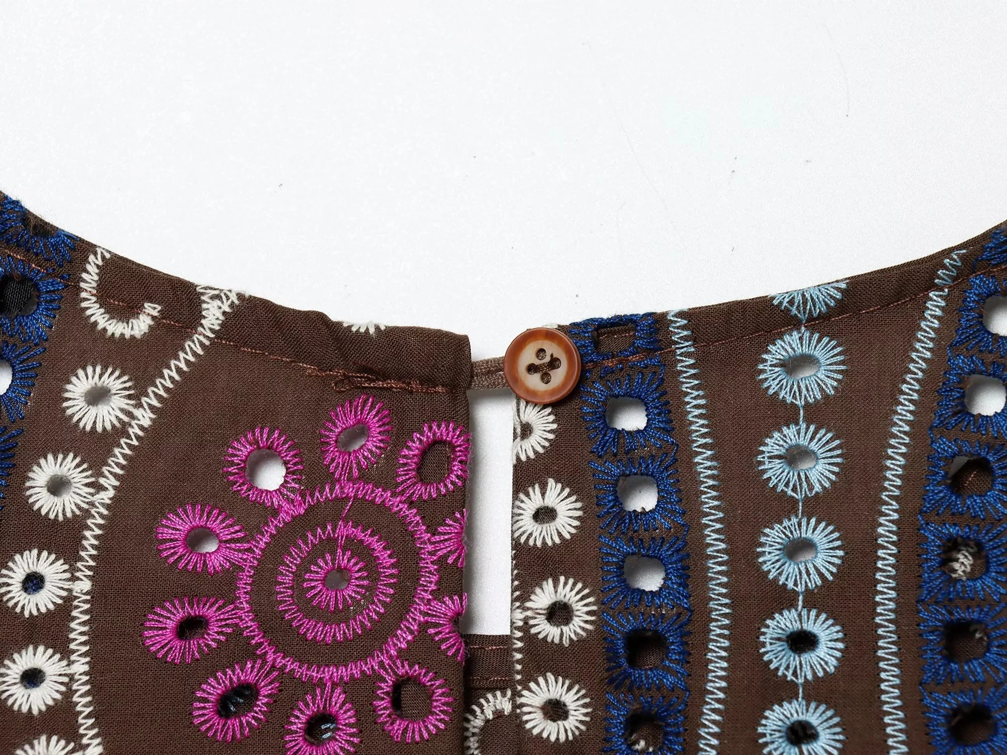 KONDALA Vintage Damen Urlaubs-Blumenanzug Stickerei Ausgehöhltes Ärmelloses Oberteil Langer Reißverschluss-Rock Mode 2026 Sommer Boho Sets – Detail 12