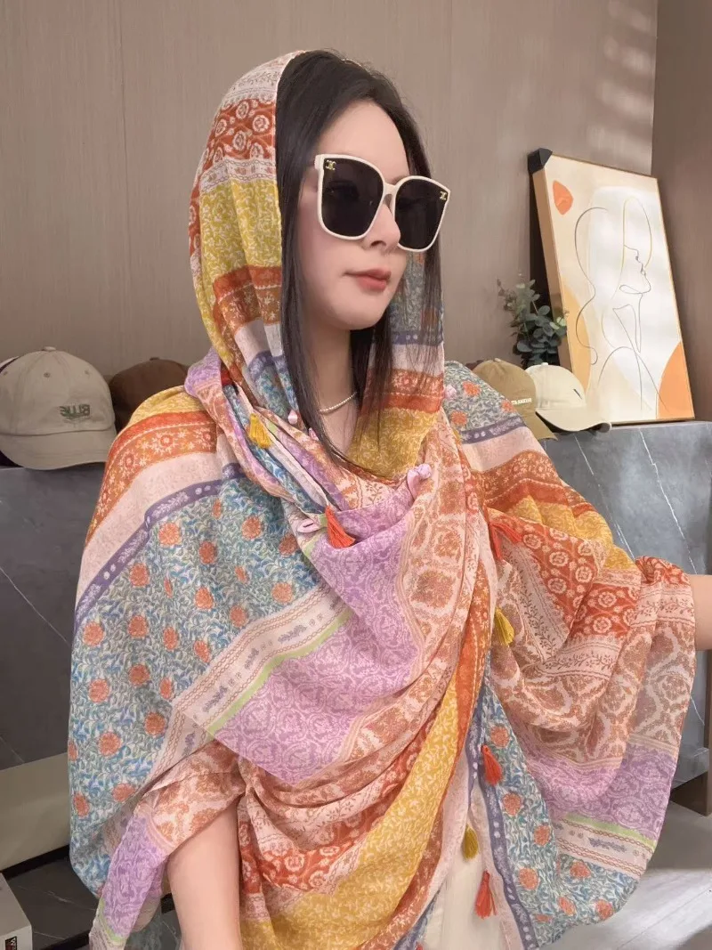 

Shawl Temperament, Beach Outing, Thin Ethnic Style Silk Scarf, Fashionable and Versatile Photo