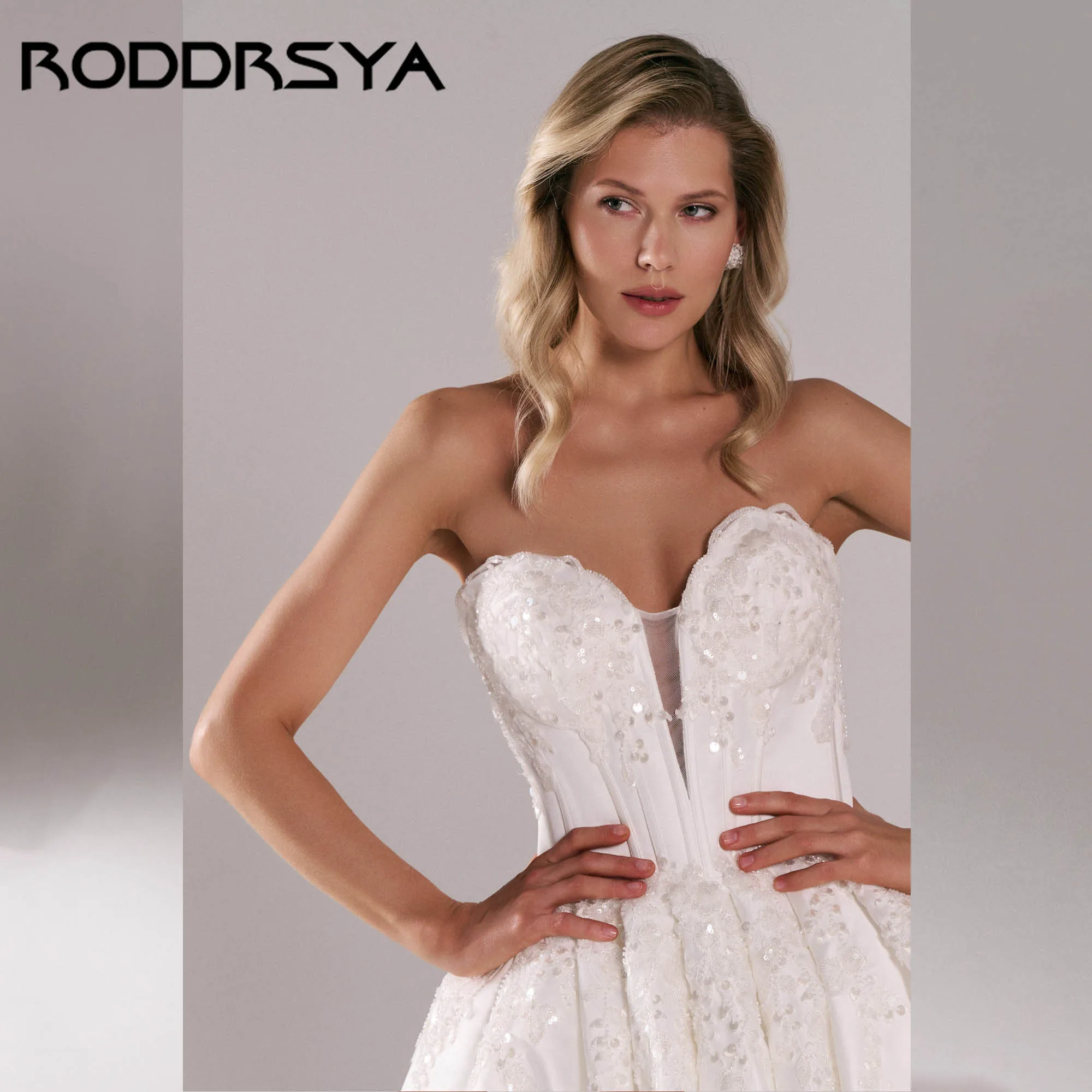 ชุดแต่งงานสั้นหรูหราแบบสายเดี่ยวทรงเอไลน์ผ้าซาตินประดับลูกปัด ชุดเจ้าสาวเปิดหลังผูกเชือกแบบมินิ  รับสั่งตัดตามแบบ