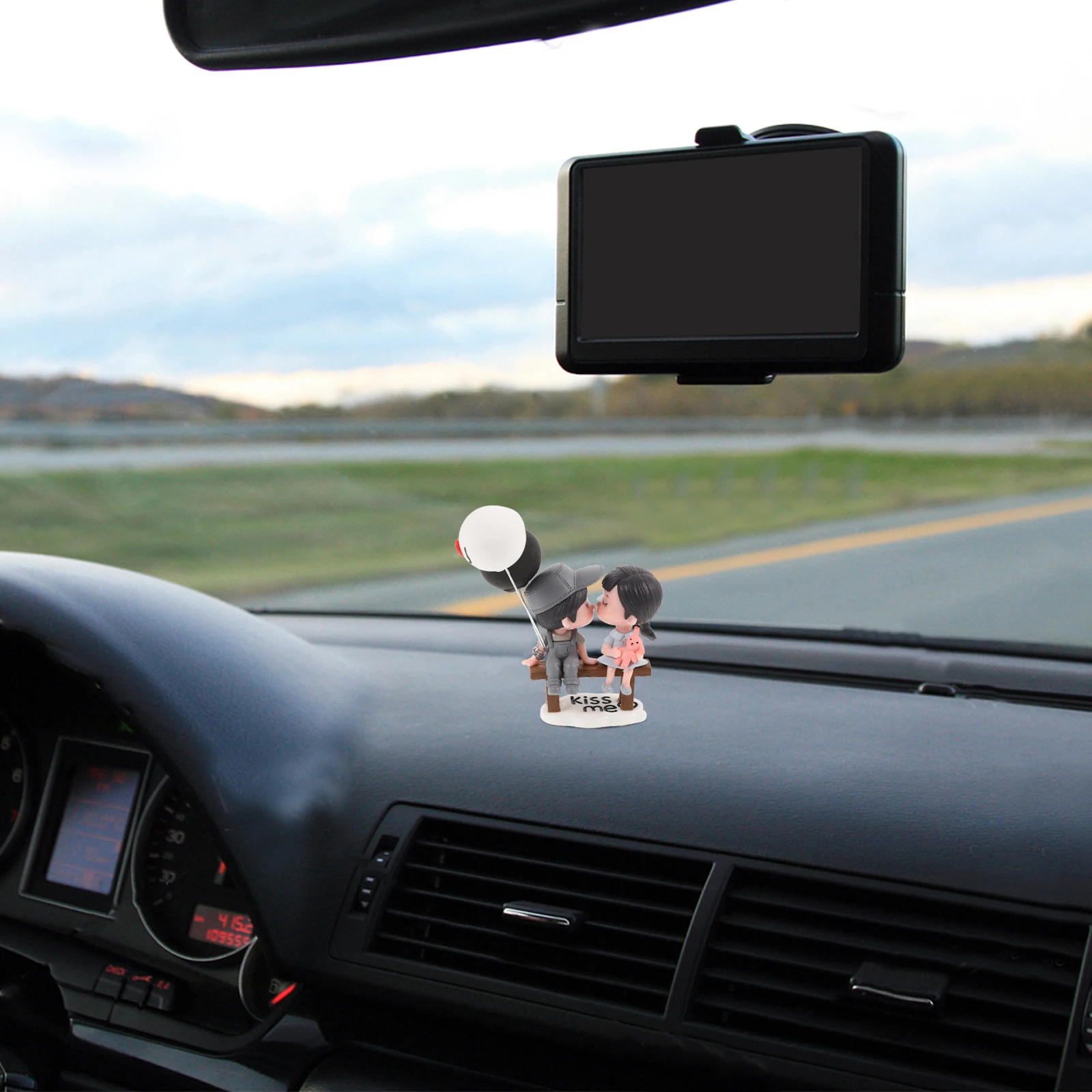 

Couple Car Accessories Dashboard Decor Cartoon Resin Crafts for Women Interior Decoration Bling Automotive Figurines