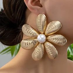 Stud Earrings For Women Golden Seven-petaled Big Size Flower Retro Exaggerated Simple Ear Accessories AE167