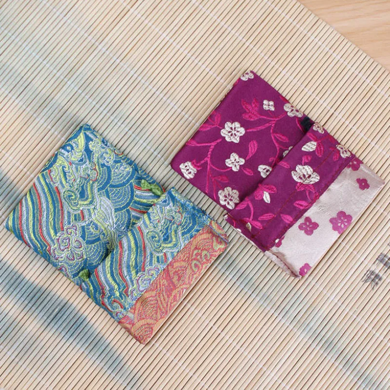 50 قطعة/الوحدة 8*16 ، 8*19 ، 8*24 سنتيمتر النمط الصيني الفاوانيا قماش حريري حقيبة برباط المحمولة مشط المحمول الطاقة هدية التعبئة والتغليف حقيبة
