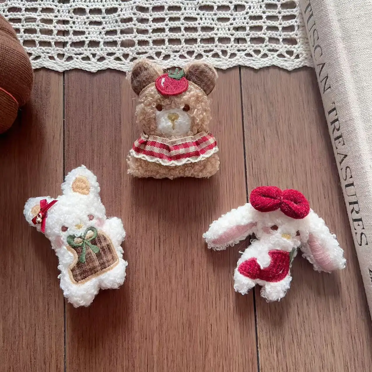 

High Quality Soft Plush Cartoon Little Bear Dog Hair Clip Brooch DIY Portable Cute for Winter Shoes Hat Clothing Embellishment