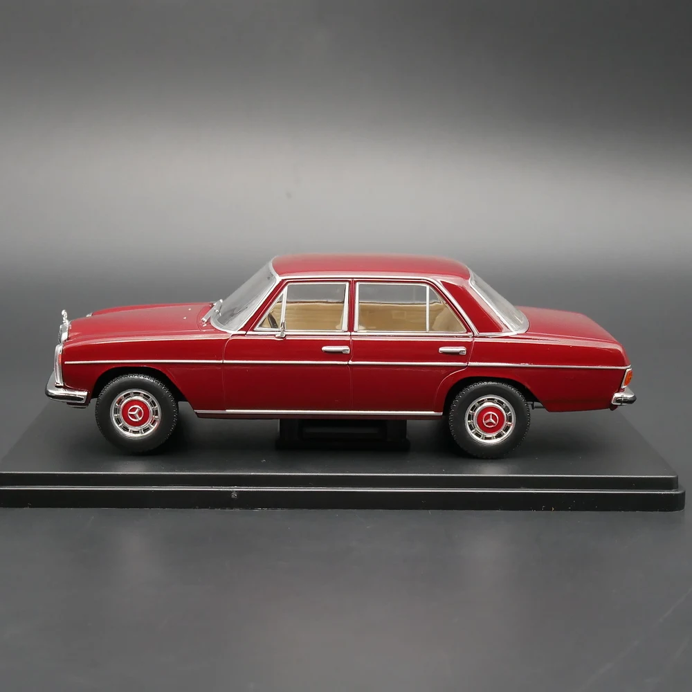 1:24 Scale W115 200D 1968 Alloy Car Model