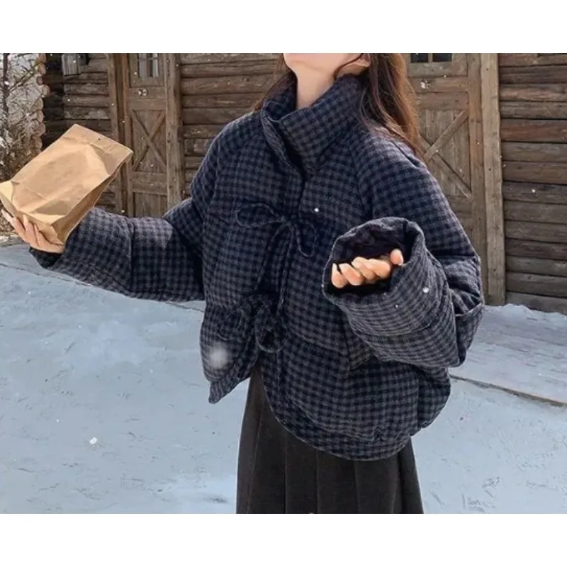 Chaqueta corta de algodón a cuadros con pajarita para mujer en invierno Chaqueta de pan acolchada de algodón suelta y gruesa