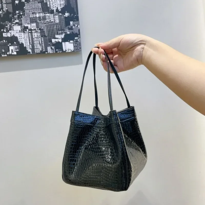 Bags for Women 2024 New Style Macaron Cowhide Crocodile Pattern Vegetable Basket Bag Portable One-shoulder Tuck-down Bag