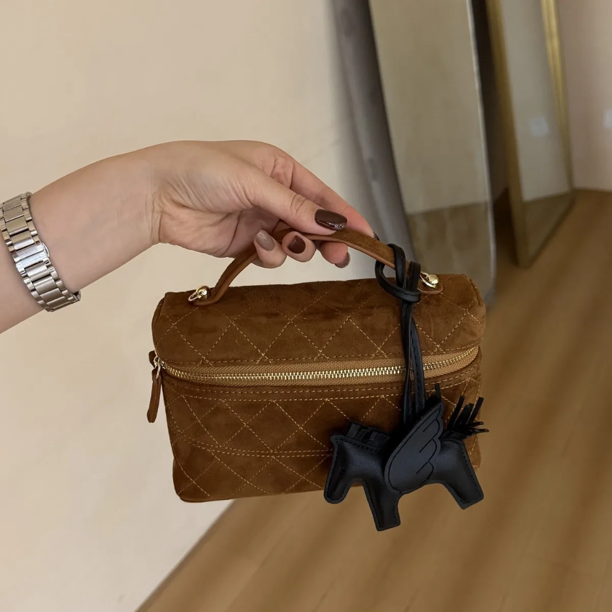 

Imported Suede Lunch Box Bag 2025 Autumn and Winter New Light Luxury Mini Portable Messenger Bag Cute Casual Versatile