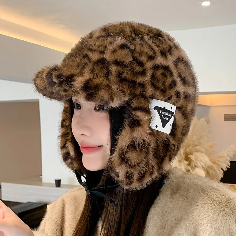 Nuevo diseño de parche Simple Retro estampado de leopardo sombreros de bombardero de felpa para mujeres invierno conducción al aire libre cálido versátil gorras de piloto hombres